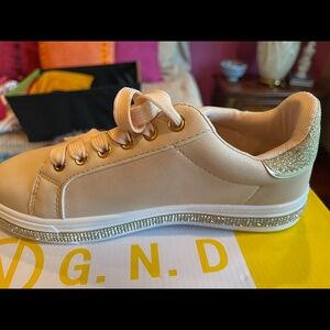 Shoes.  DGND size 7 Med beige with glitter new